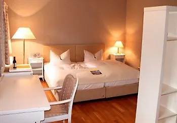 ホテル Schloss Heinsheim 4*